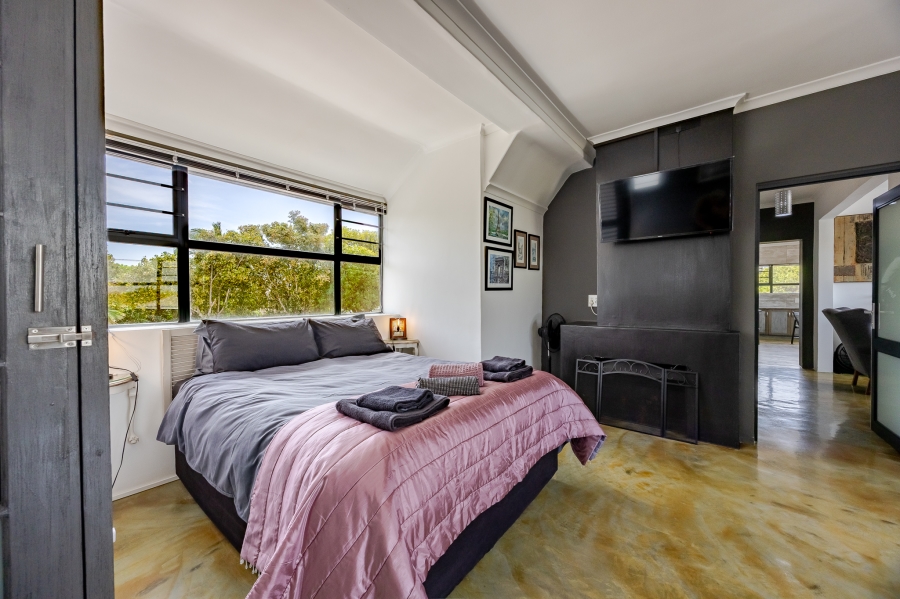 6 Bedroom Property for Sale in Flamingo Vlei Western Cape